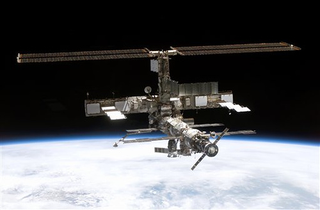 Illustration for article titled Behold the Tragic Beauty of the International Space Station